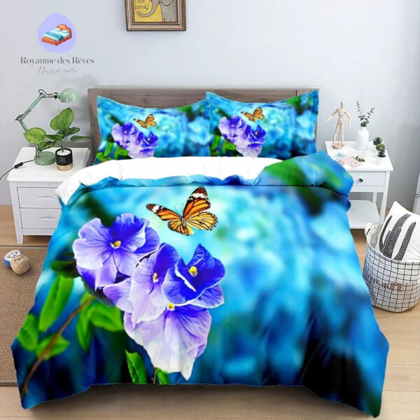 Papillon avec Fleur sur lit moderne