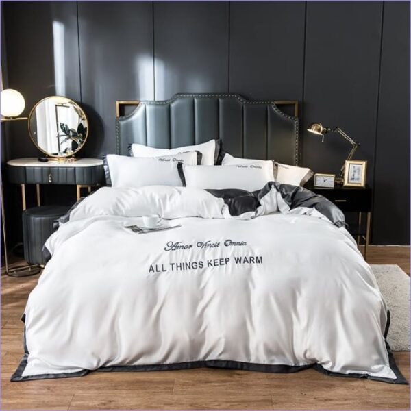 housse de couette blanche avec liseré noir