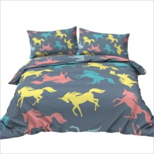 housse de couette avec des licornes colorées