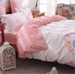 Motif licorne sur housse rose